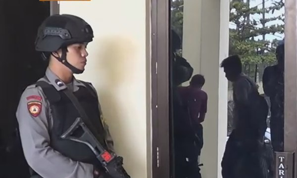 KPK Periksa Pejabat Terkait Kasus Suap Gubernur