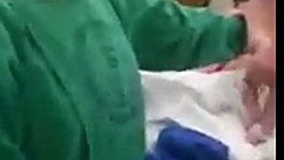 ভূমিষ্ঠ হয়েই হাঁটতে শুরু করল এই শিশু | New Born Baby Walking 2017 | Viral Video on Facebook | Youtube