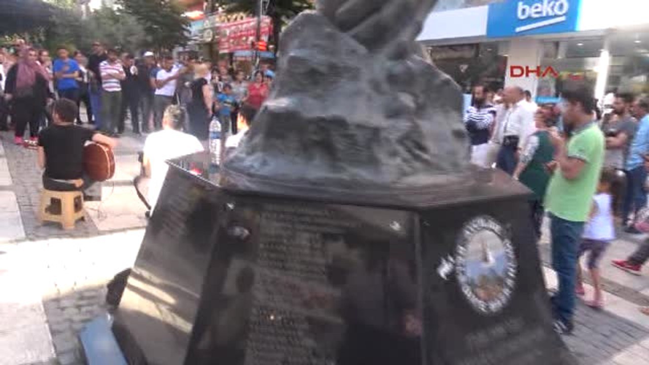 Adalet Yürüyüşü'nden Etkilenen Tiyatro Sanatçısından 'Adalet Duruşu' 2