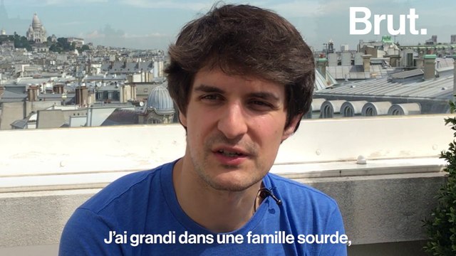 Seul entendant de sa famille, il développe une application pour aider les sourds