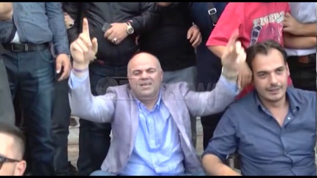 Ora News - Festa e çmendur e kuksianëve pas shpalljes kampion të Shqipërisë