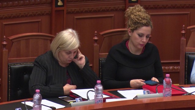 PARLAMENTI MBLIDHET TE HENEN NE SEANCE, VOTON MINISTRAT E RINJ, VETINGUN DHE PAKETEN PER ZGJEDHJET L