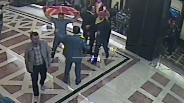 Ексклузивно видео; пратеници на ВМРО-ДПМНЕ ги отвараат вратите во Собранието