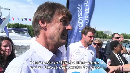 Nicolas Hulot baptise le catamaran autonome Energy Observer