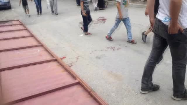 Küçük Çocuk 7.5 Metrelik Demir Kapının Altında Kalıp Öldü