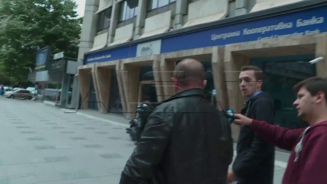 Насилство во Собранието, пратениците на ВМРО ги отворија вратите