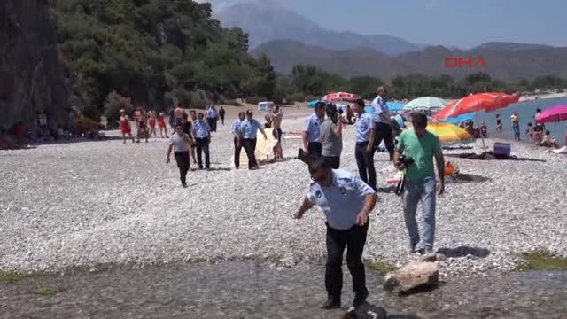 Antalya Sahilde Seyyar Satıcı Operasyonu