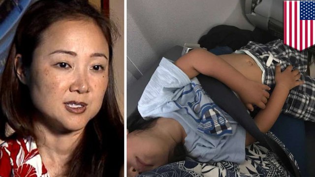 United Airlines forces mom to hold son for entire flight after airline resells paid seat - TomoNews