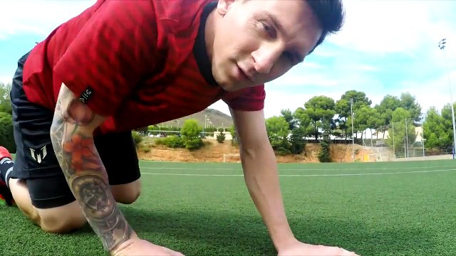 Football - Lionel Messi se la joue R?mi Gaillard