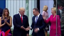 Agata Kornhauser-Duda met un vent à Donald Trump