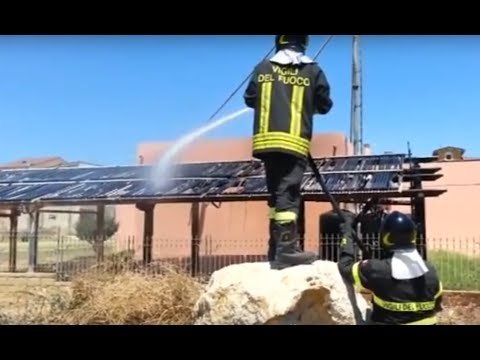Isola di Capo Rizzuto (KR) - In fiamme impianto solare termico della scuola (07.07.17)