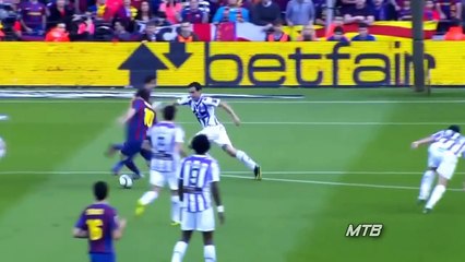 Lionel Messi Making Players CRASH ► Running Into Each Other - HD