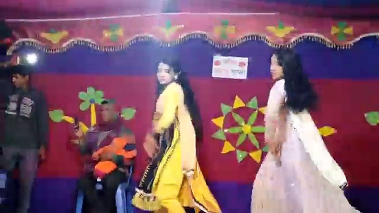 নাছ কয় কারে  মেয়ে দুটির নাচ দেখলে  পুরাই মাথা নষ্ট HD 2017(360p)
