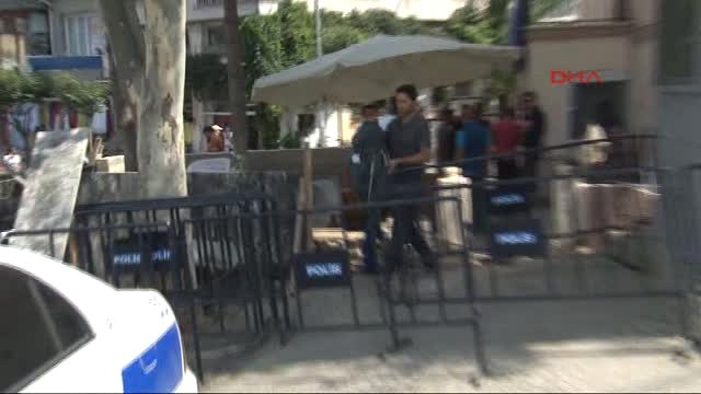 Büyükada'da Gözaltına Alınan Yabancı Uyruklu 2 Kişi Terörle Mücadele Şubesi Ekiplerine Teslim Edildi