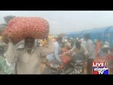 Nelamangala: Hundreds Of People Carry Onions From Goods Train In Basavanahalli Railway Station