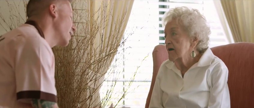 Le rappeur Macklemore organise une fête pour les 100 ans de sa grand-mère