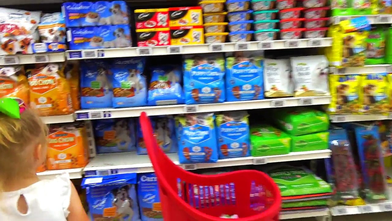 Funny Baby doing shopping Nursery Rhymes Supermarket song for children, babies and toddlers (1)