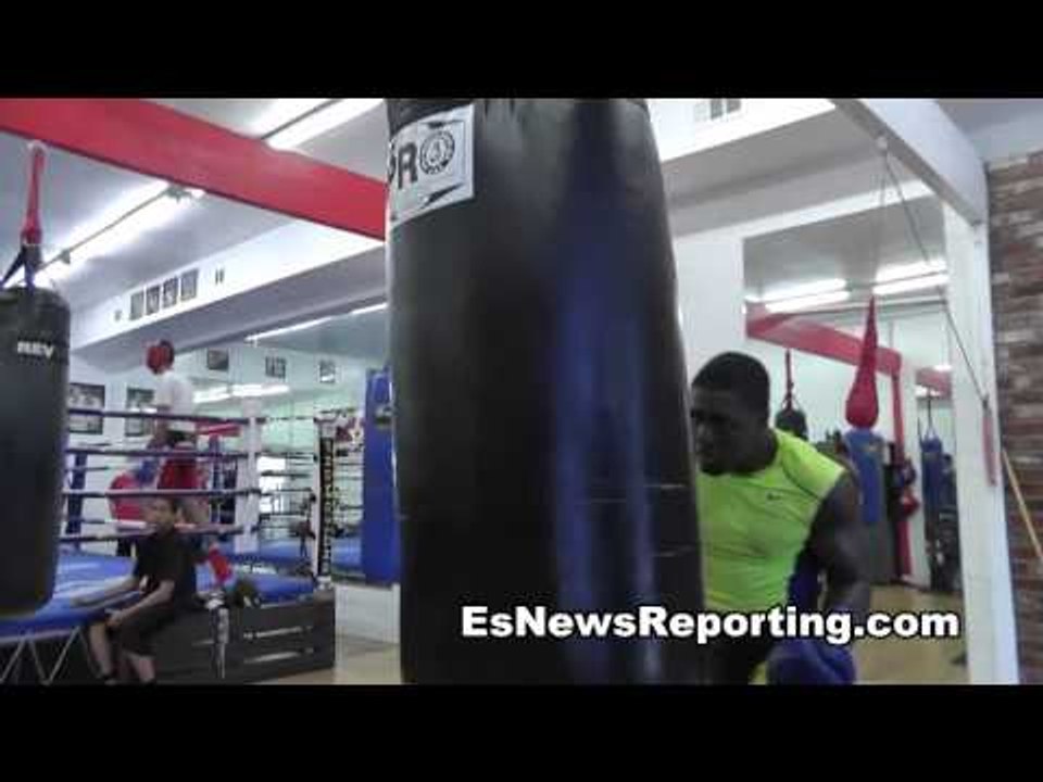 andre berto giving tips to devon lee - EsNews Boxing