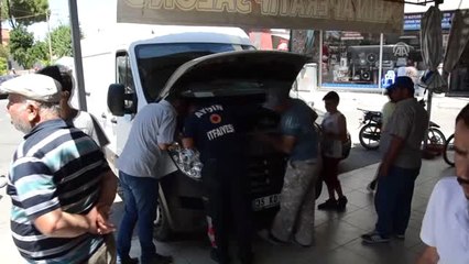 Télécharger la video: Minibüsün Motoruna Sıkışan Kediyi Itfaiye Kurtardı