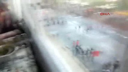 G20 Protestosuna Polis Müdahale Ederken, Teyzeler Yaprak Sardı