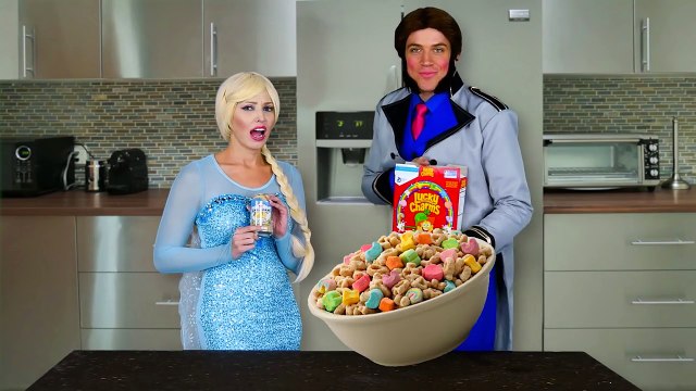 Bottle Flip Challenge Elsa vs Hans. Totally TV , animated cartoons 2017 & 2018