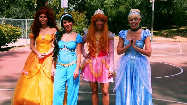 Bottle Flip Tic-Tac-Toe Princess Challenge. Totally TV , animated cartoons 2017 & 2018