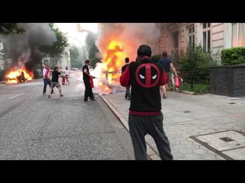 G20 Protesters Set Cars on Fire Along Hamburg's Elbchaussee Thoroughfare