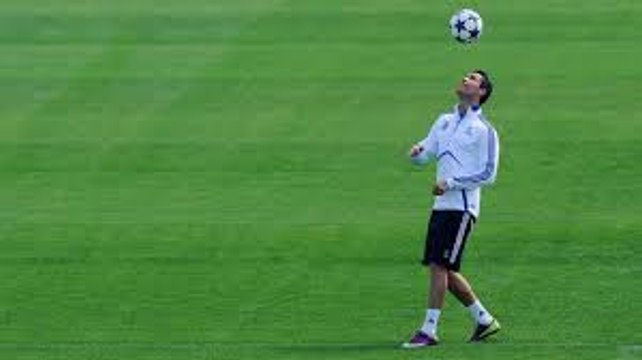 cristiano ronaldo crazy skills/tricks/freestyle in training 2017-HD| amazing moves and dribbles