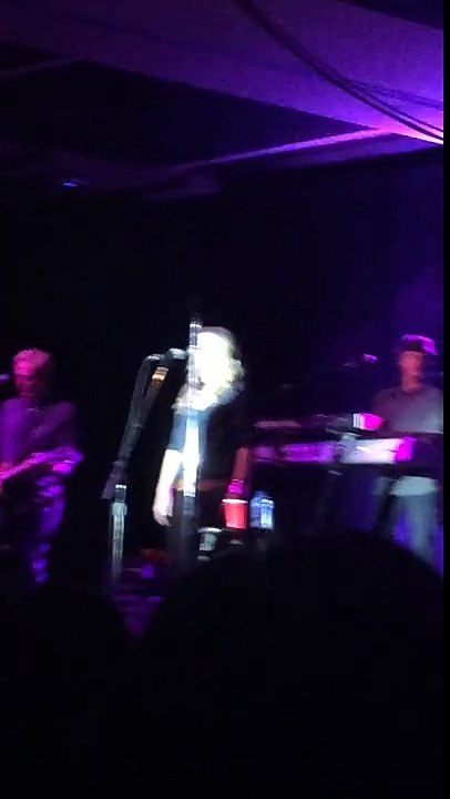 Sara Evan's live at Sugarhouse Casino in Philadelphia, PA January 14, 2017 singing  Stronger