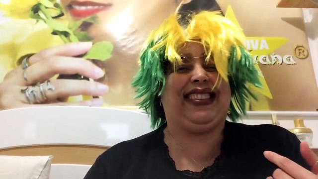 WEB DIVA TULLA LUANA SURTANDO AO SOM DE SWEET DREAMS