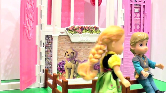 Мультик с куклами Холодное сердце #Эльза купает детей в ванне с пеной Играем в #куклы #Бар