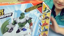 Carga héroes maravilla súper Power Rangers Dino superhéroe Capitán América en una máquina de escribir