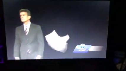 Ce reporter n'en peut plus des boulettes technique et pète un cable en direct