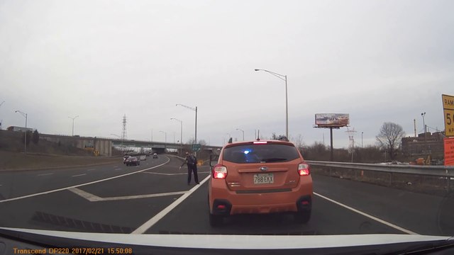 Ce conducteur n'aurait pas du doubler tout le monde et va le regretter