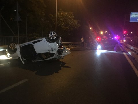 Istanbul'da Lüks Aracın Karıştığı Feci Kaza: 1 Ölü, 2 Yaralı
