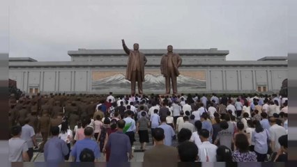 بالفيديو:  احتفالات في كوريا الشمالية بمناسبة الذكرى ال23 على وفاة "القائد العظيم"