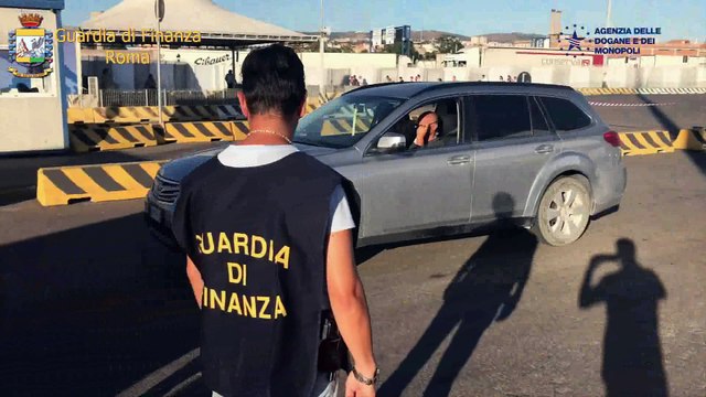 Civitavecchia, contrabbando di tabacchi, sequestrate oltre 32mila stecche di sigarette