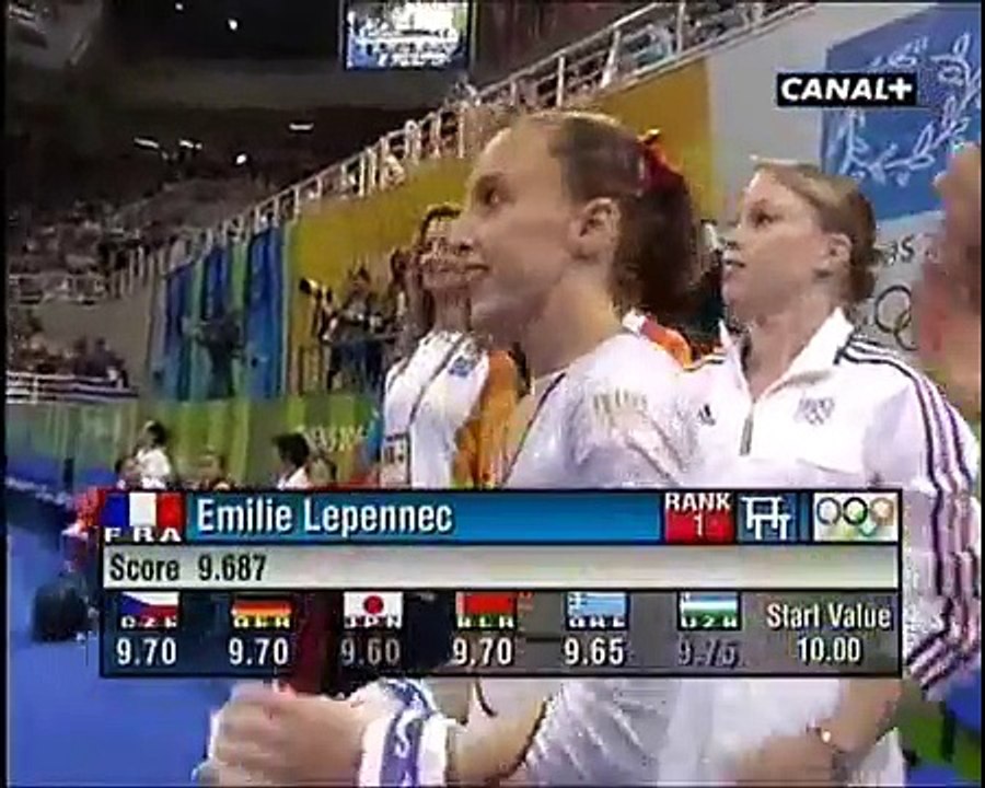 Emilie Le Pennec est championne olympique des barres asymétriques en 2004