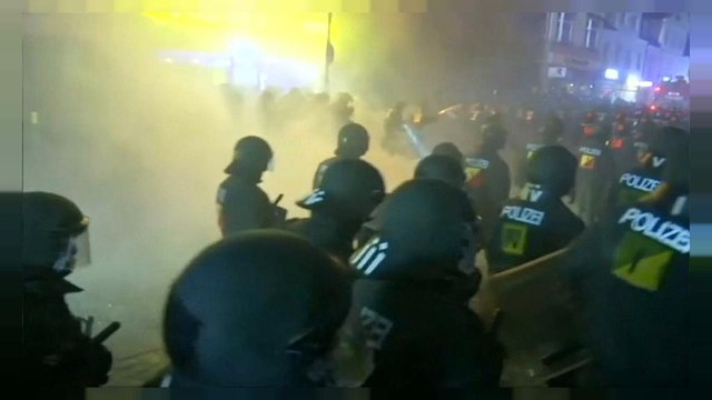 Ad Amburgo notte di violenti scontri