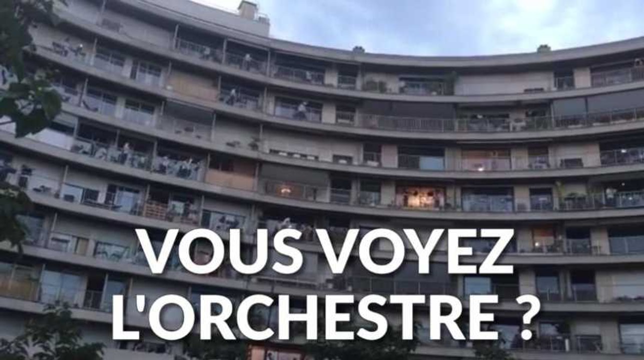 48 musiciens qui jouent en même temps sur les balcons d'un immeuble, ça donne quoi?
