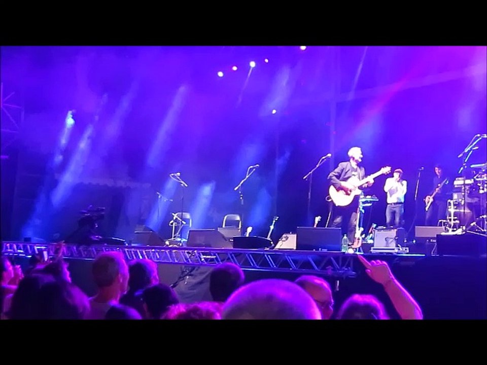 Montélimar : le medley des chanteurs morts en 2016 par Michael Jones