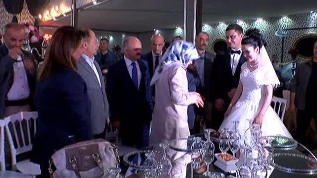 Bakan Akdağ Akrabasının Düğününe Katıldı
