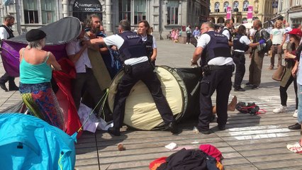 La police de Namur évacue un campement de la place d'Armes