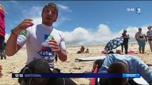 Gironde : une association fait surfer des jeunes non-voyants