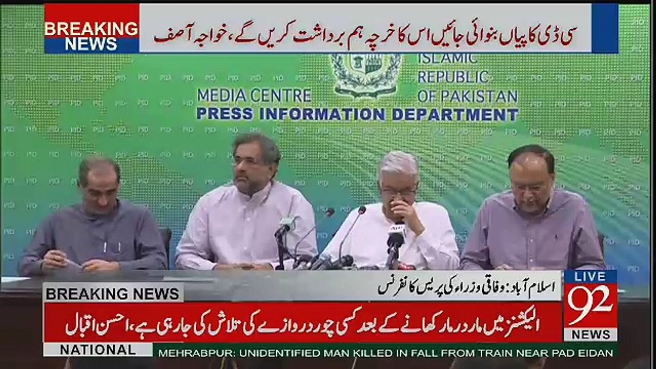 What Khawaja Asif Said When Reporter Said Bechara To Imran Khan