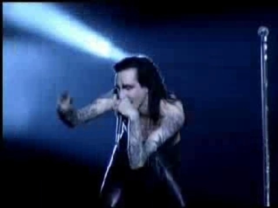 Marilyn Manson y Trent Reznor cantando Beautiful people