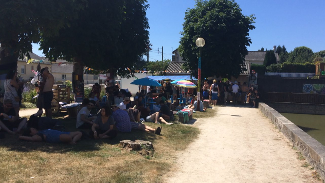 Animation à l'étang de SaintDenisGastines en marge de Au Foin de la
