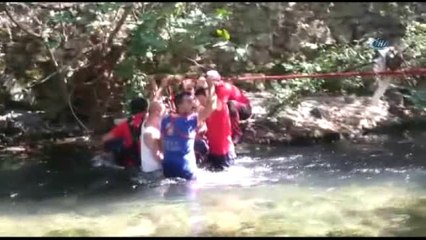 Kayalıklardan Düşen Şahıs Derede Mahsur Kaldı