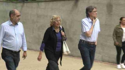 Carmena acude al tanatorio para trasladar su pésame a la familia del acróbata