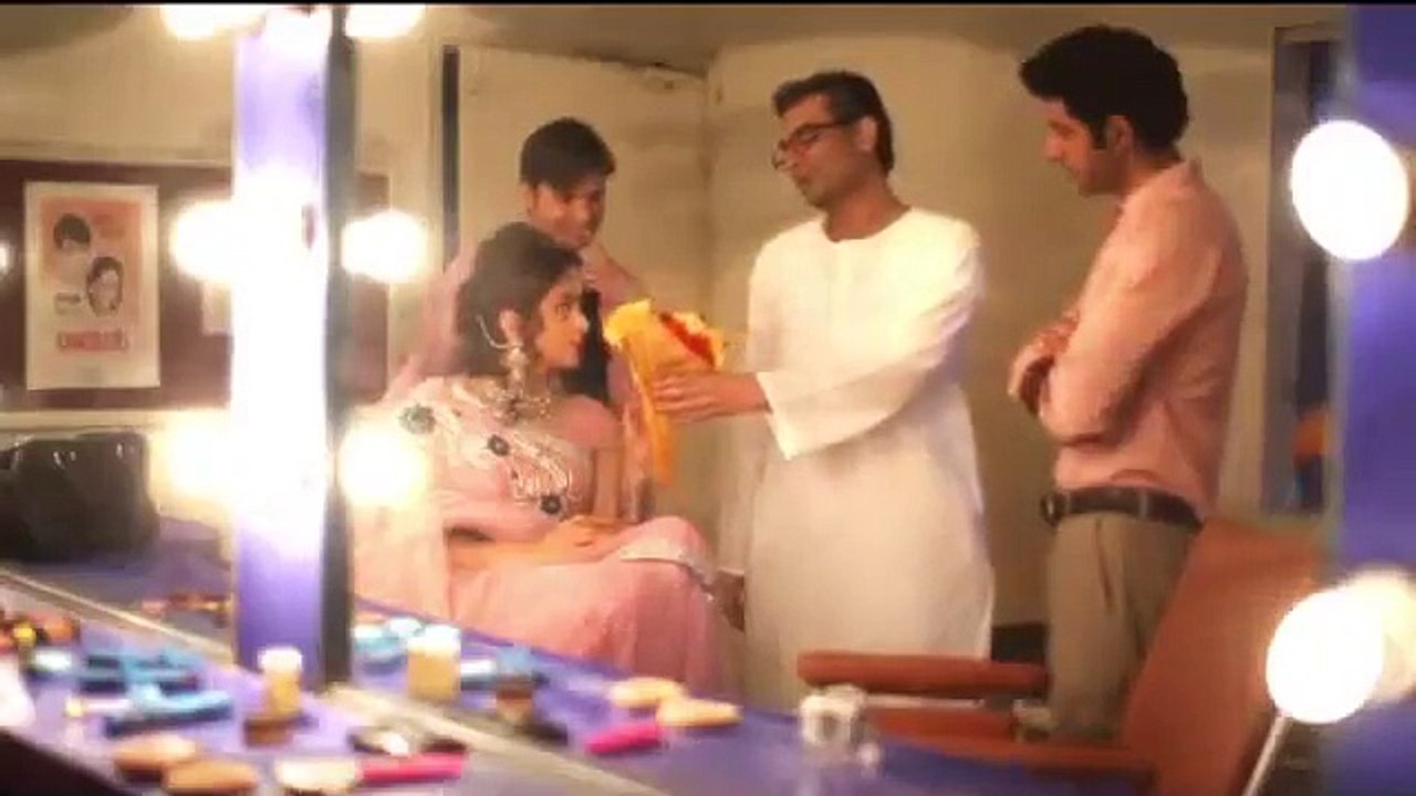 Aah Ko Chahiye - Ali Sethi OST Manto FT. Mahira Khan - YouTube